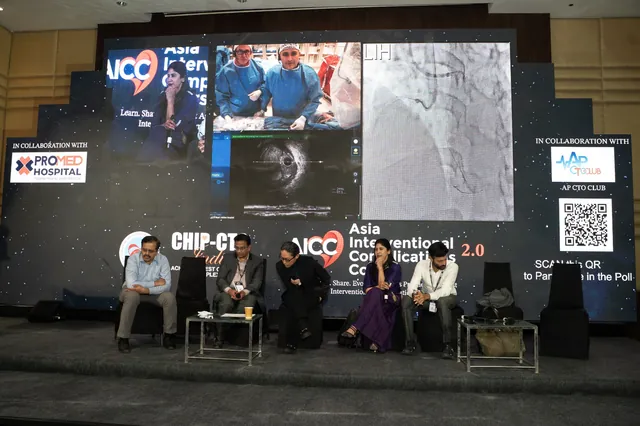 A live case relayed to the hall, angiography on the screens
